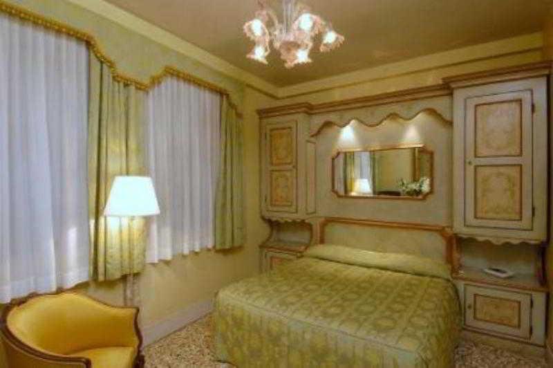 Hotel San Zulian Венеція Екстер'єр фото